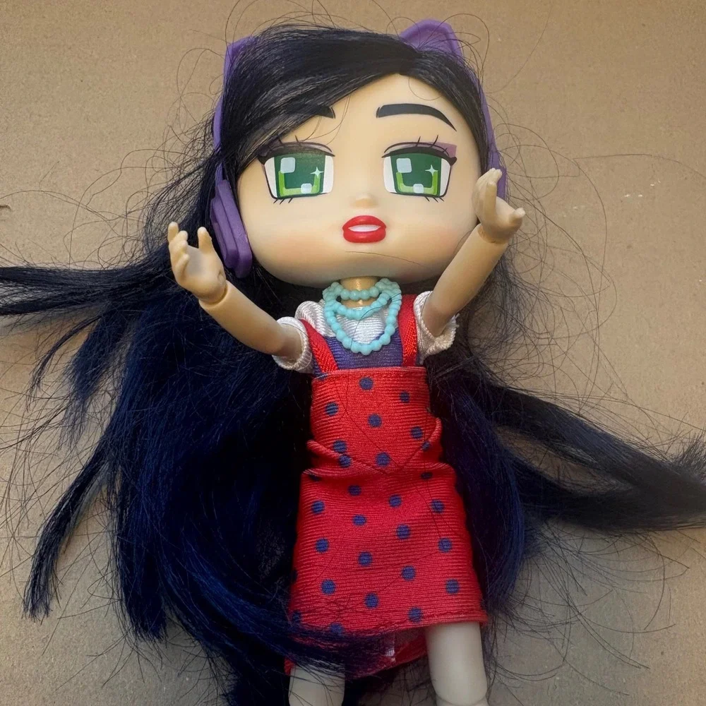 Boxy Girls‎ by Jay@Play Riley Doll Articulated Arms Legs Purple Boots Earphones